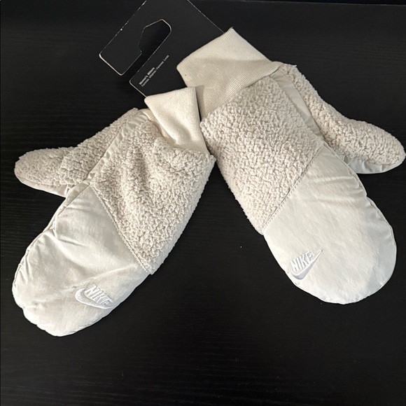 Nike Off-White Sherpa Mittens - M-L - Picture 1 of 2